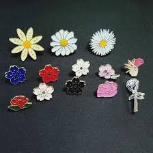 GANCHOS CON ADORNO DE FLORES